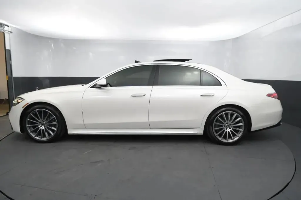 Mercedes-Benz S-Class photo 2