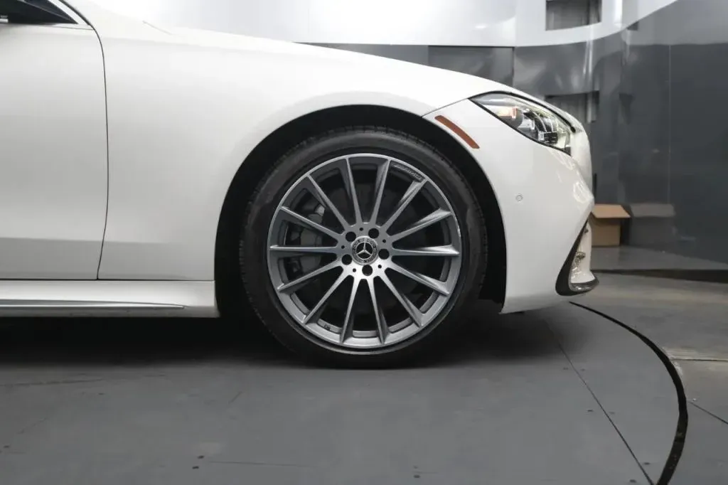 Mercedes-Benz S-Class photo 18