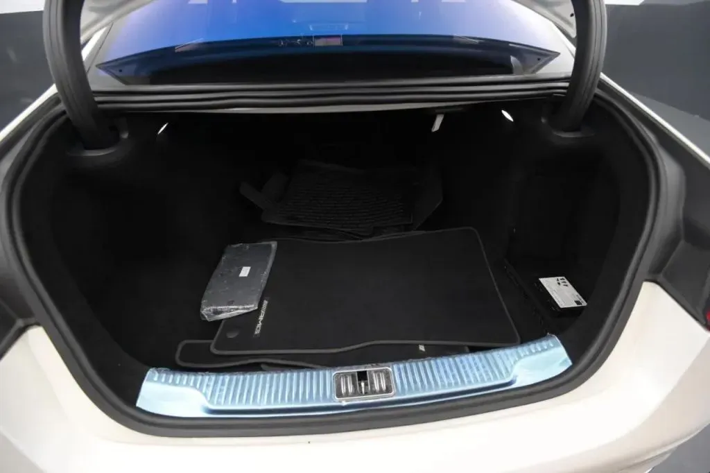 Mercedes-Benz S-Class photo 44
