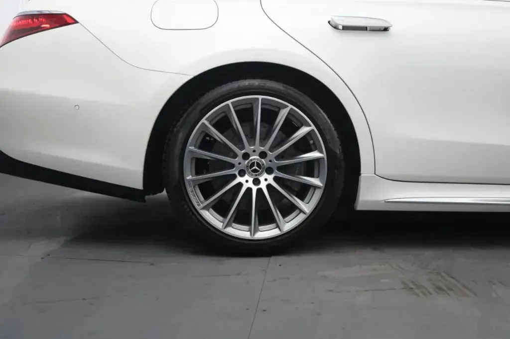 Mercedes-Benz S-Class photo 17