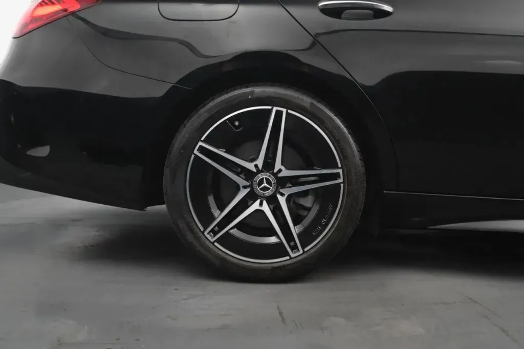 Mercedes-Benz C-Class photo 19
