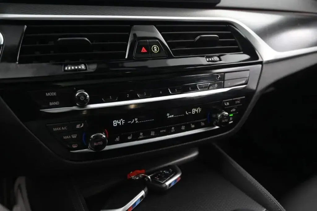 BMW 5 Series photo 29