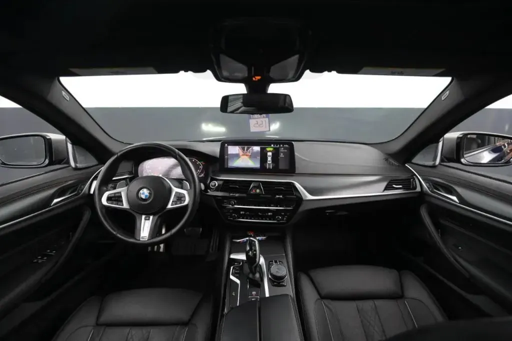 BMW 5 Series photo 32