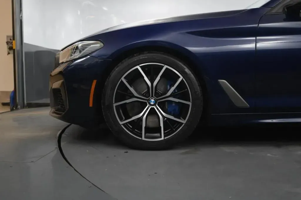 BMW 5 Series photo 10