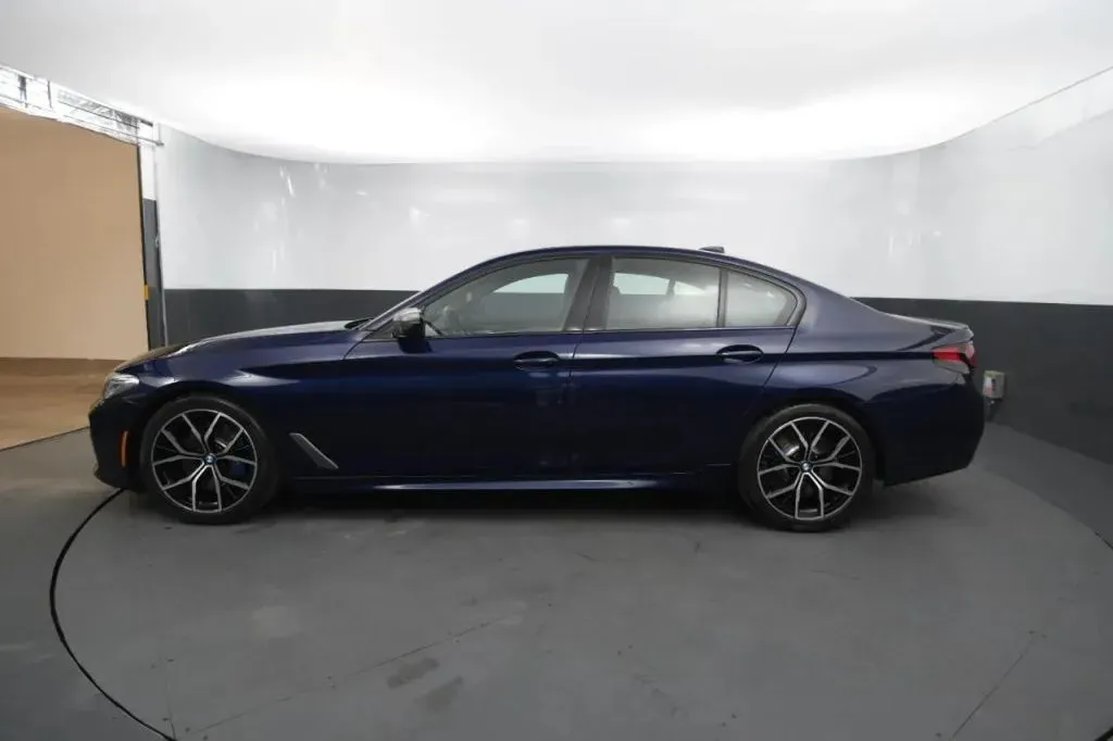 BMW 5 Series photo 2