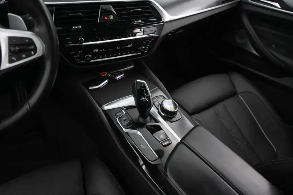 BMW 5 Series photo 37