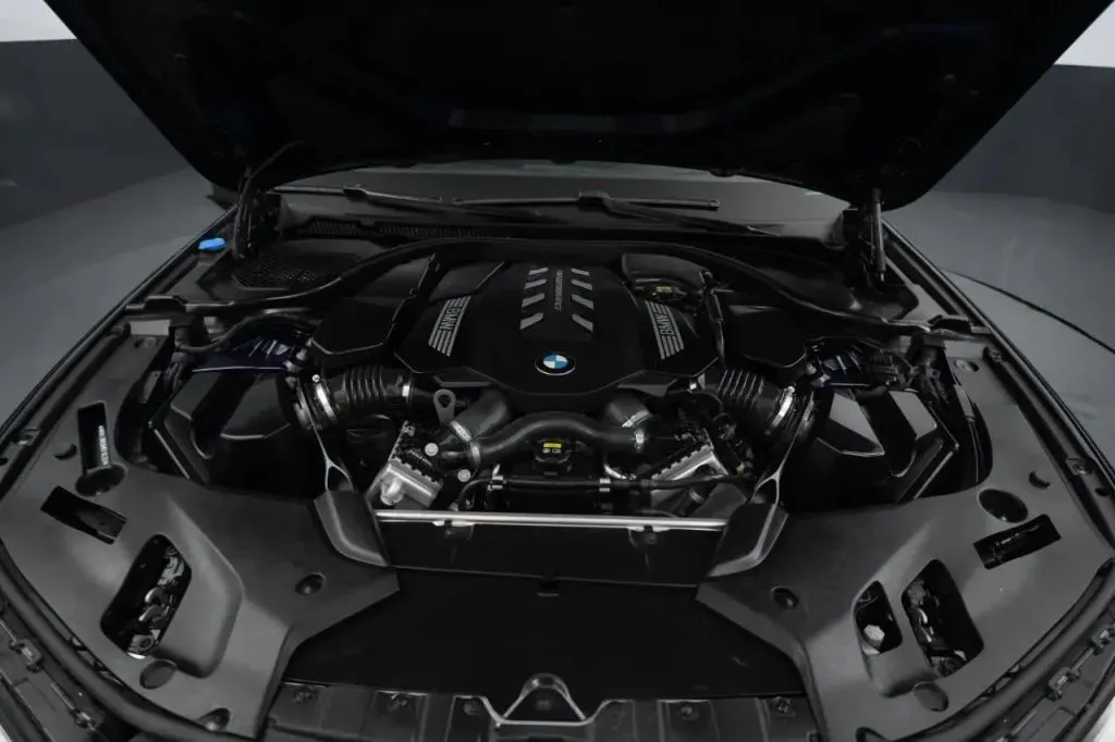 BMW 5 Series photo 21