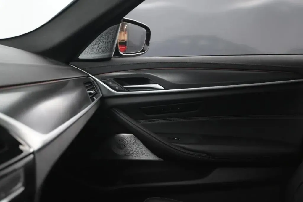 BMW 5 Series photo 31