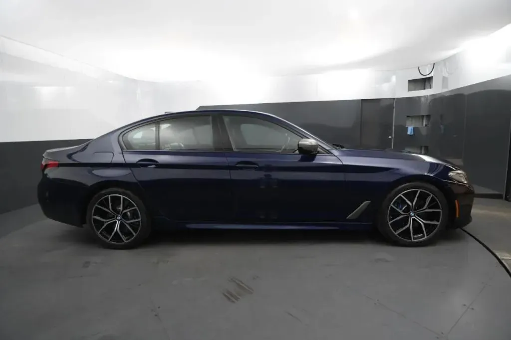 BMW 5 Series photo 6