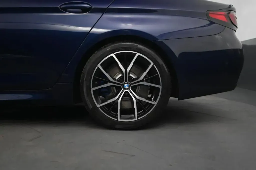 BMW 5 Series photo 15
