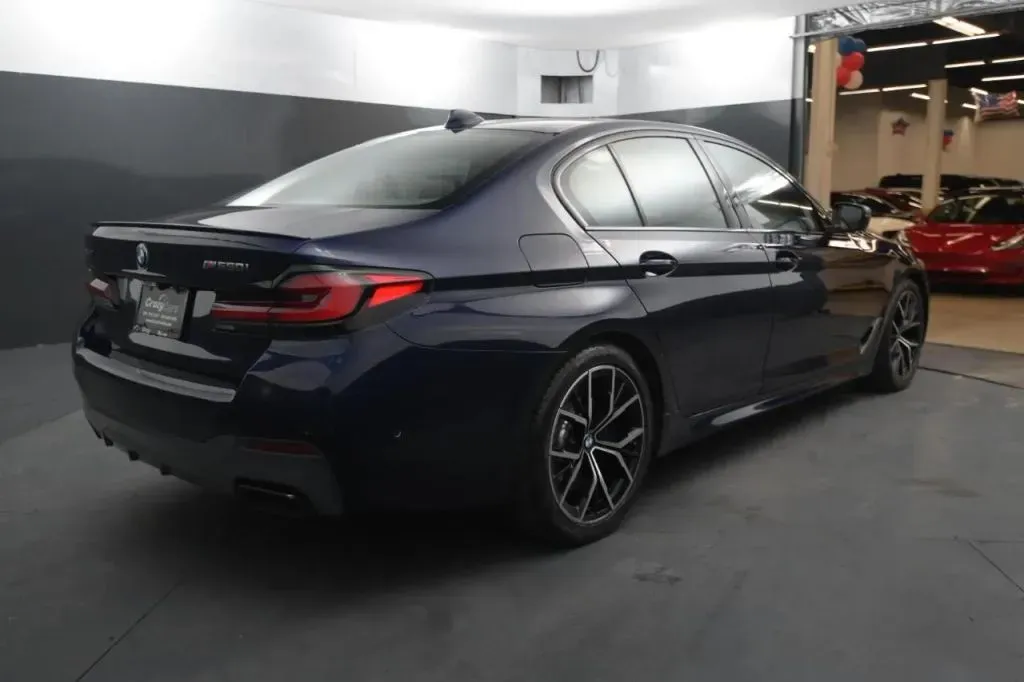 BMW 5 Series photo 5