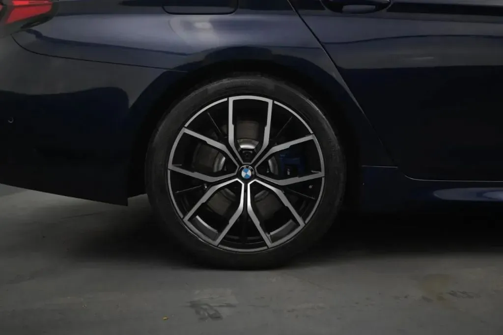 BMW 5 Series photo 19