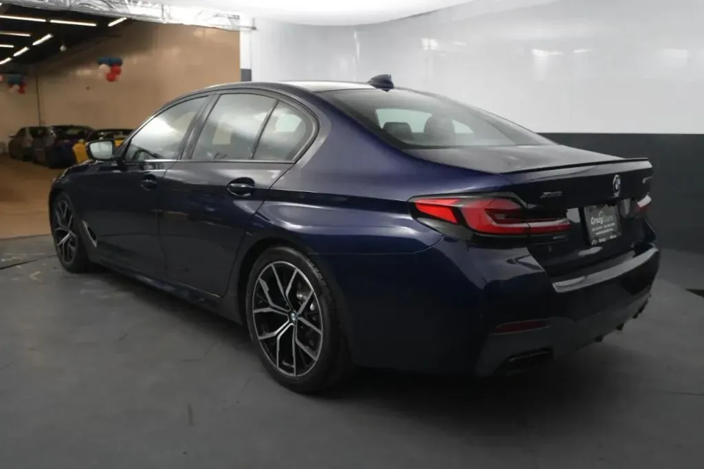 BMW 5 Series photo 3