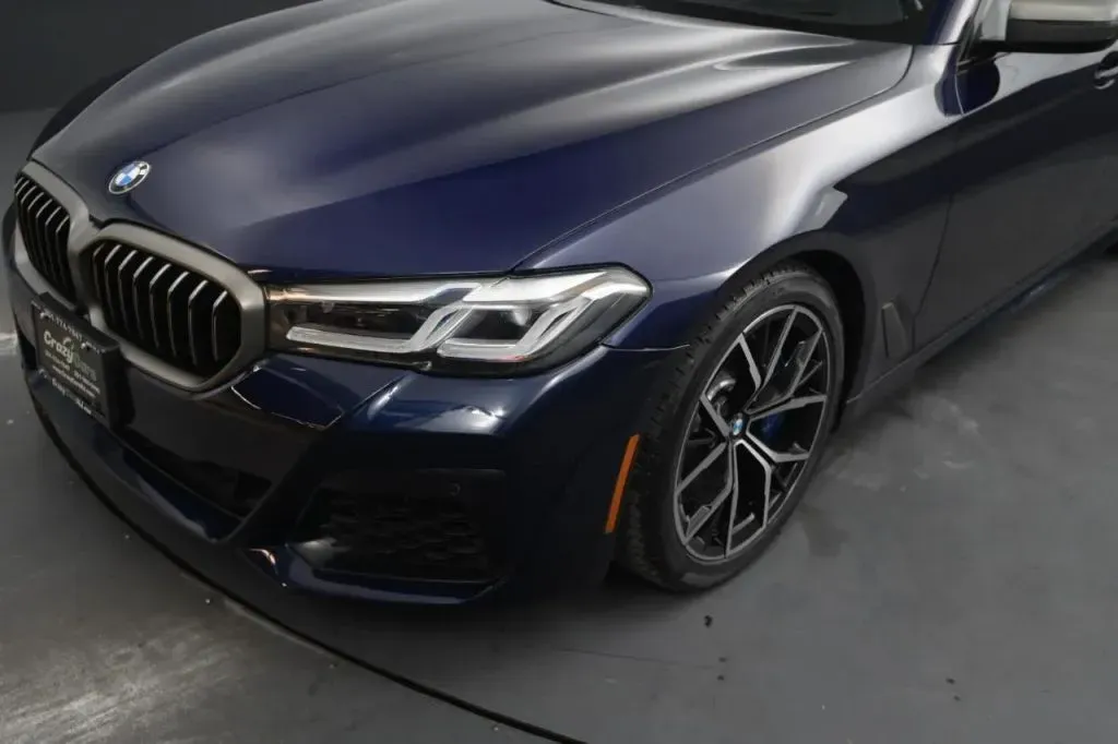 BMW 5 Series photo 9