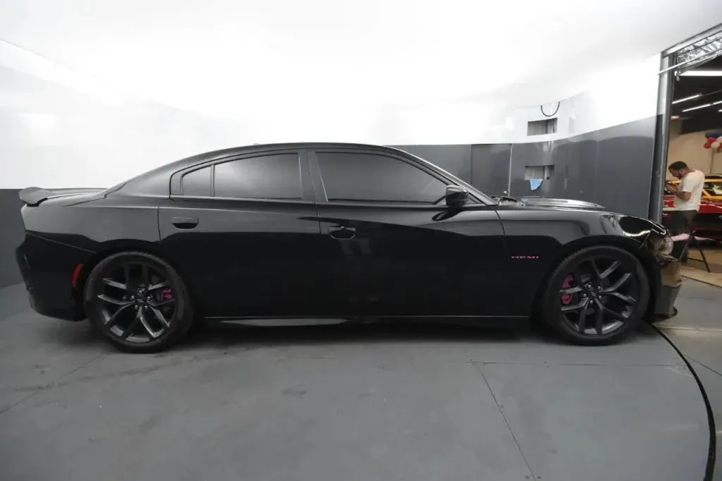 Dodge Charger photo 6