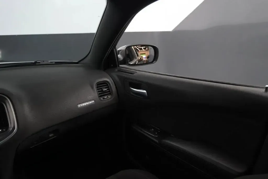 Dodge Charger photo 35