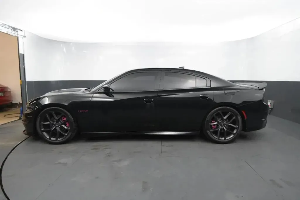 Dodge Charger photo 2