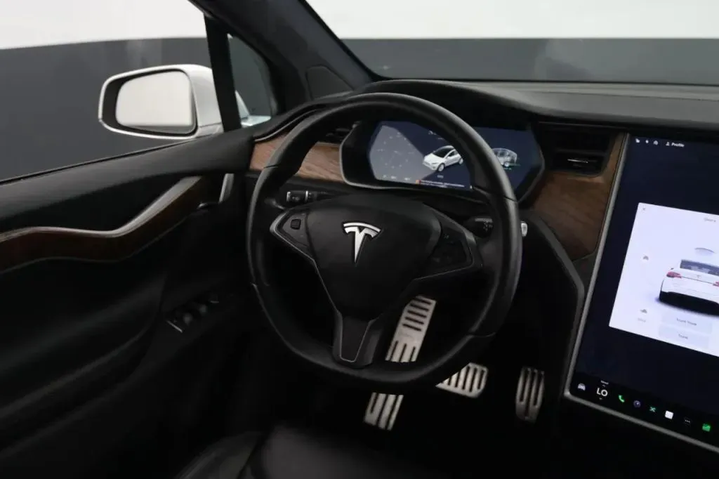 Tesla Model X photo 33