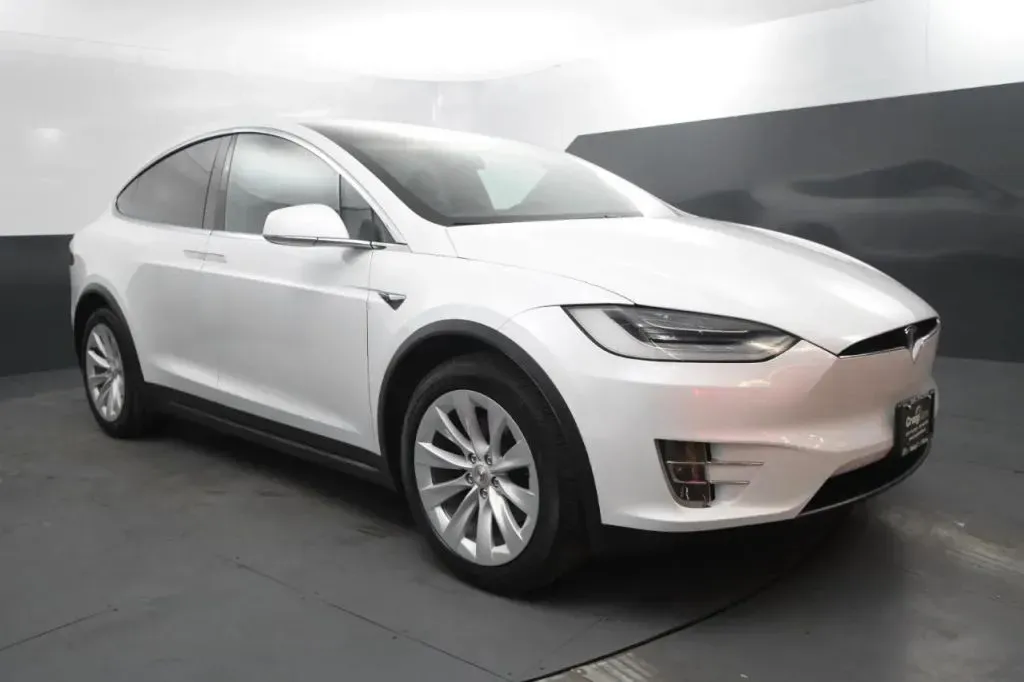 Tesla Model X photo 7