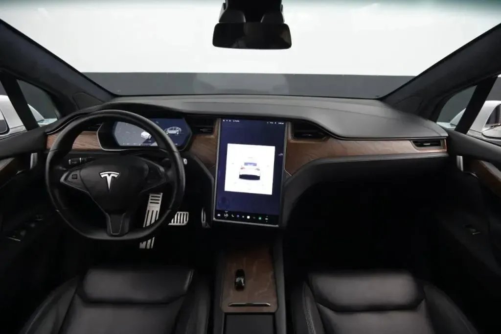 Tesla Model X photo 30