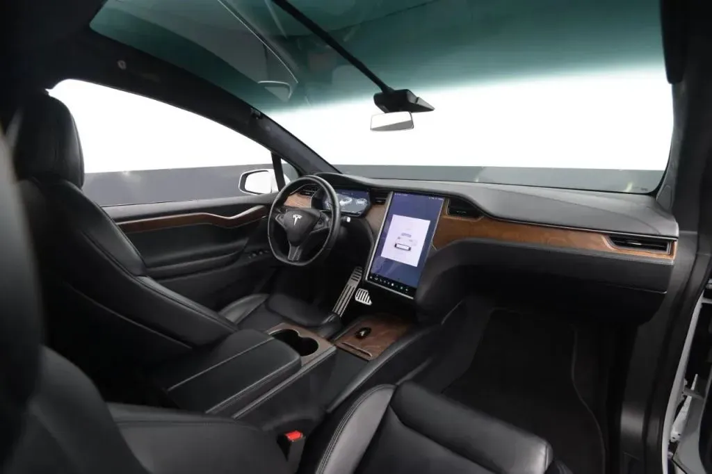Tesla Model X photo 46