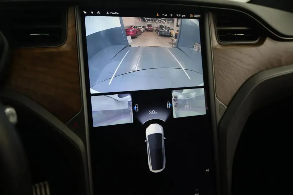 Tesla Model X photo 27