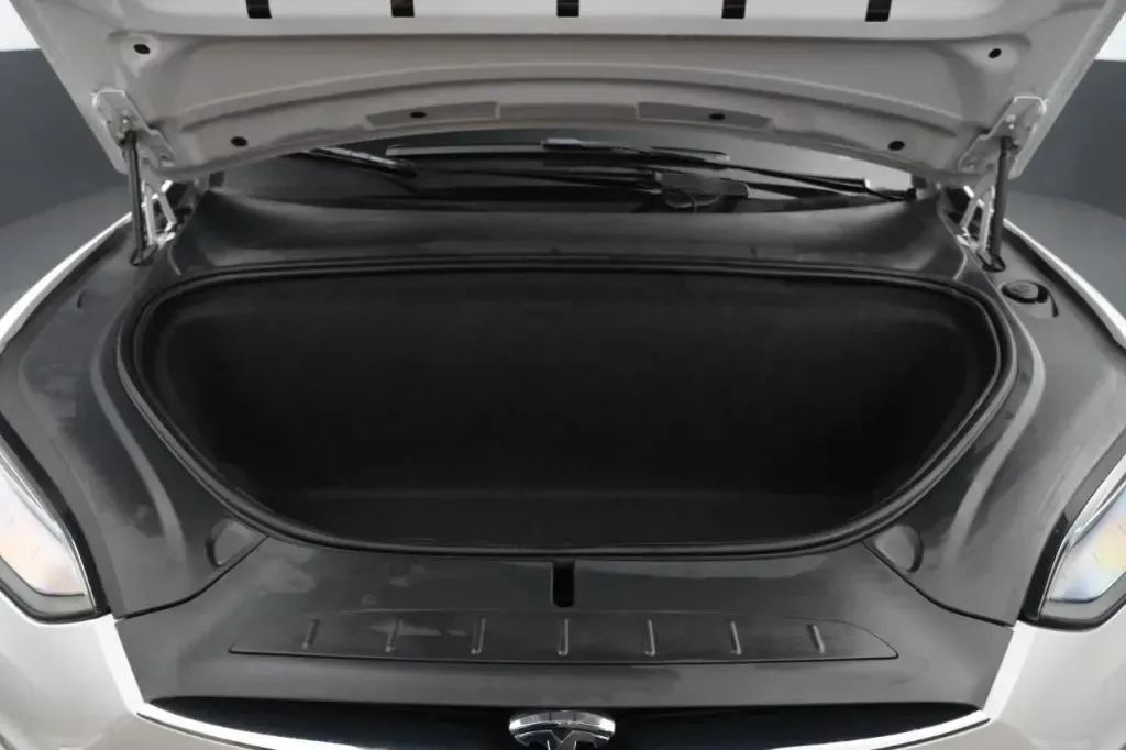 Tesla Model X photo 21