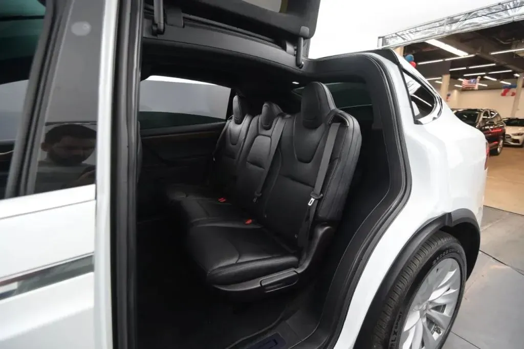 Tesla Model X photo 42