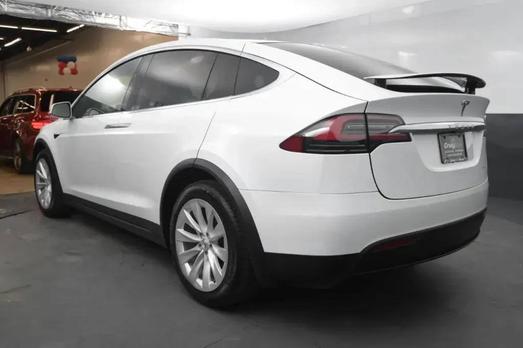 Tesla Model X photo 3