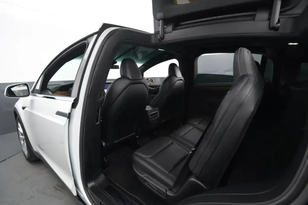 Tesla Model X photo 43