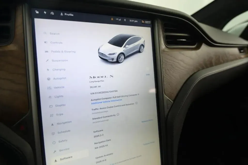 Tesla Model X photo 25