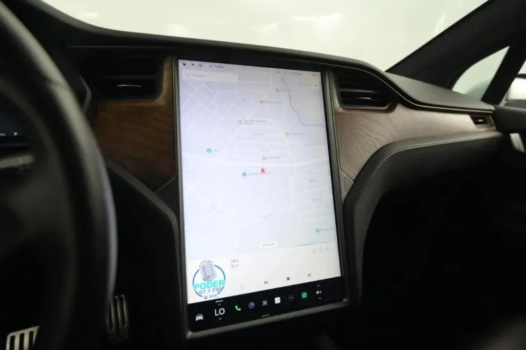 Tesla Model X photo 24