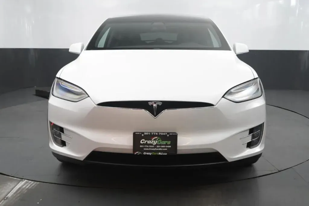Tesla Model X photo 8