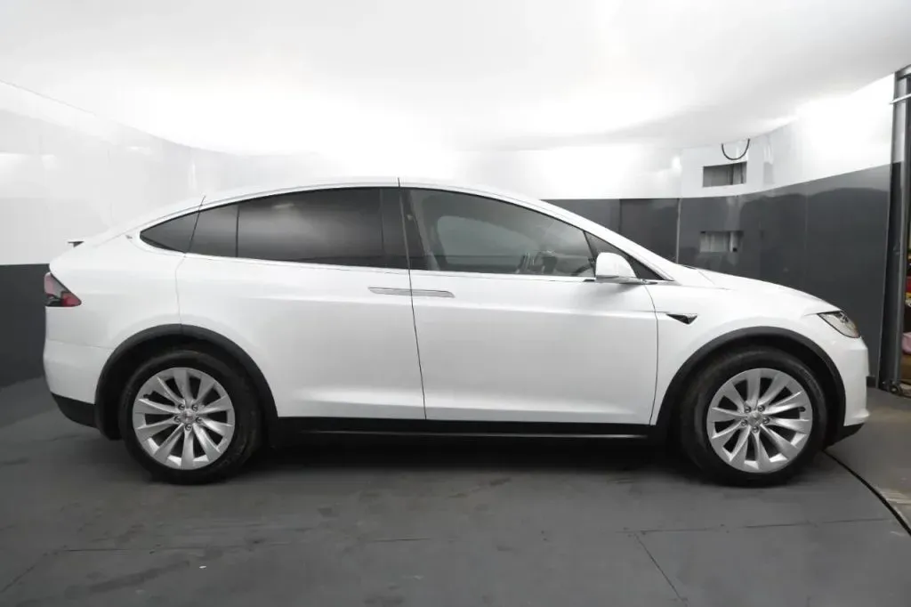 Tesla Model X photo 6