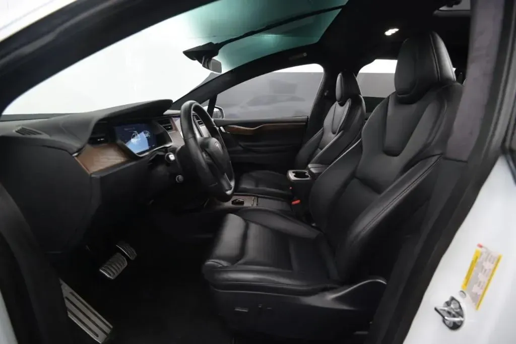 Tesla Model X photo 36