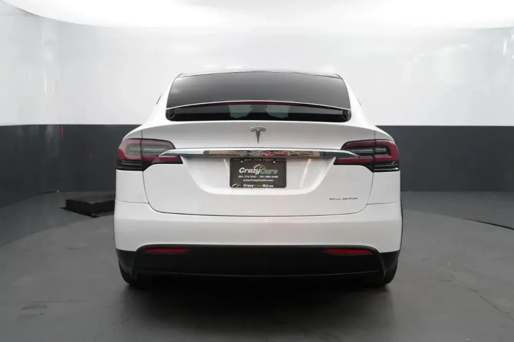 Tesla Model X photo 4