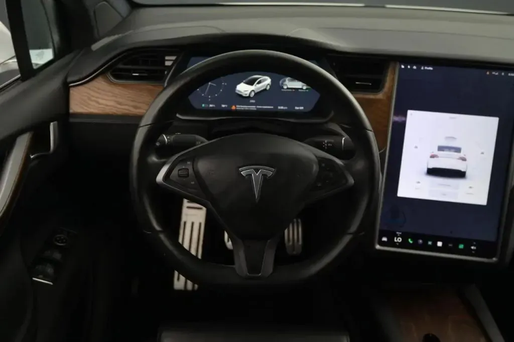 Tesla Model X photo 35