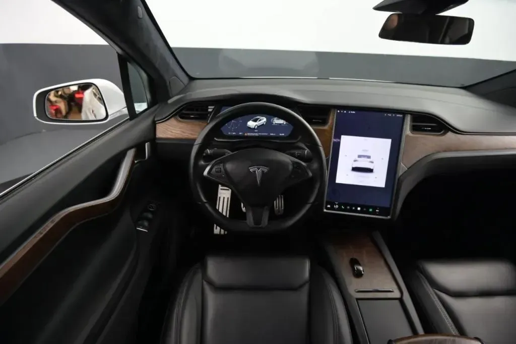 Tesla Model X photo 34