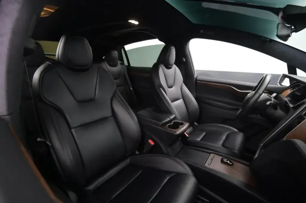 Tesla Model X photo 49