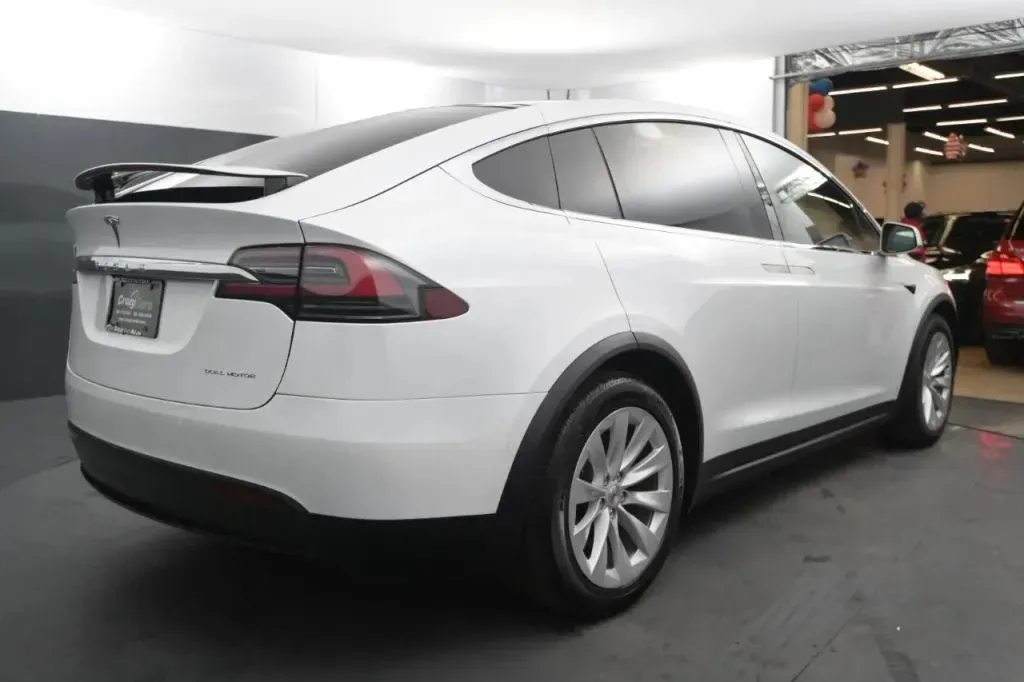 Tesla Model X photo 5