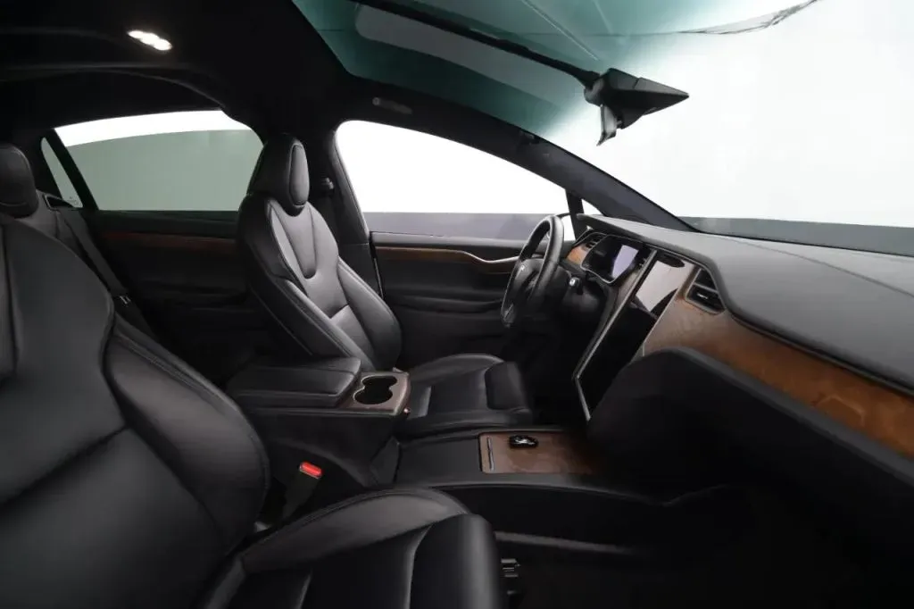 Tesla Model X photo 48