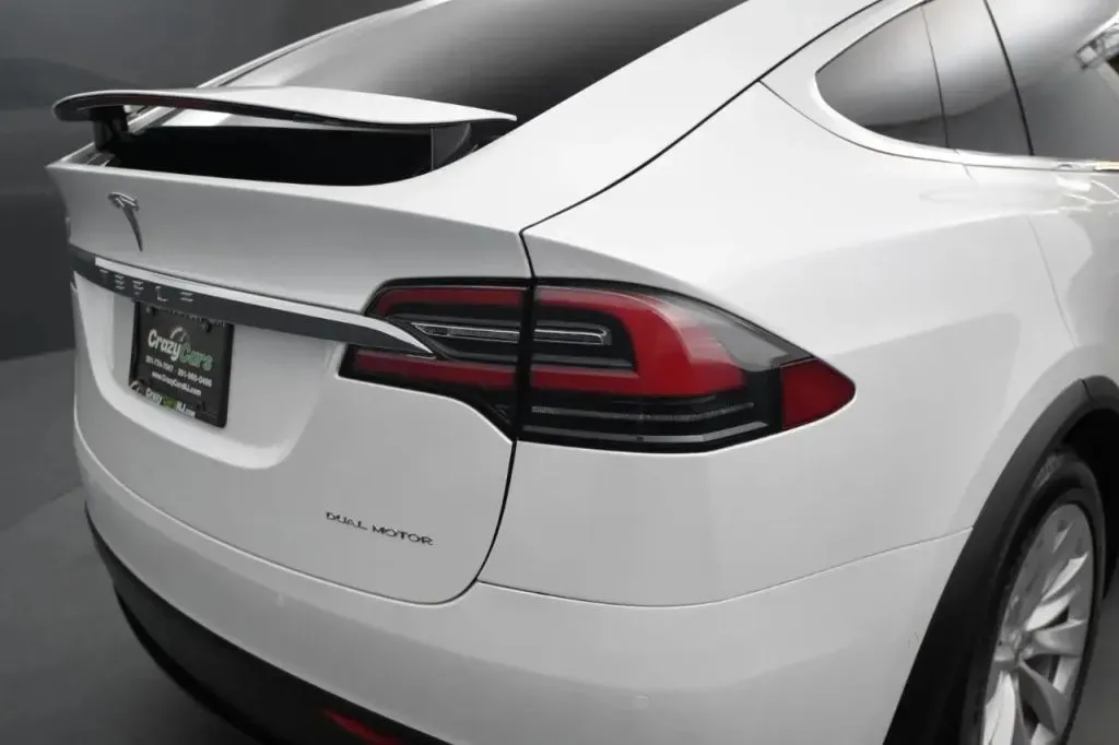 Tesla Model X photo 17