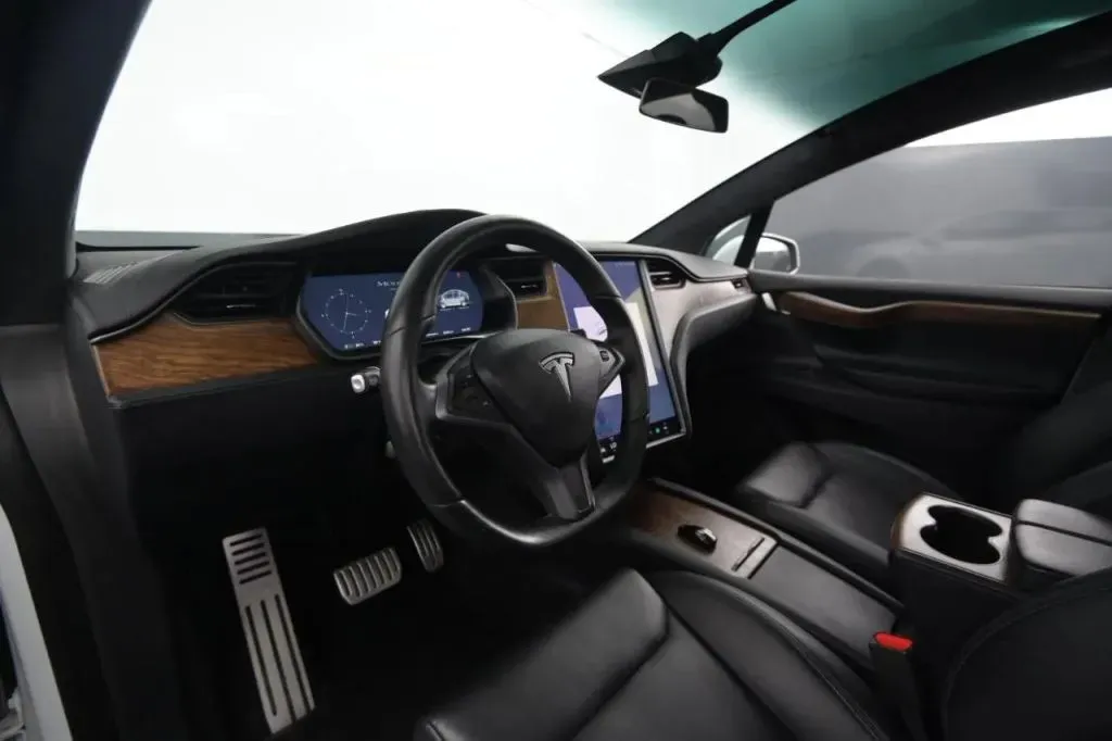 Tesla Model X photo 37