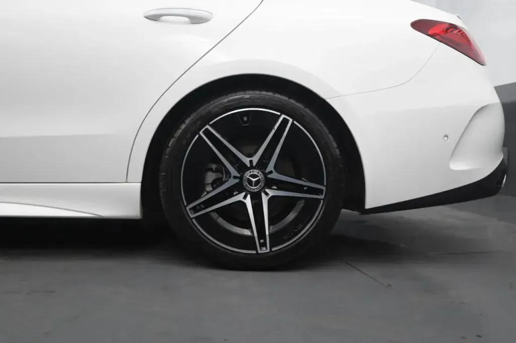 Mercedes-Benz C-Class photo 16