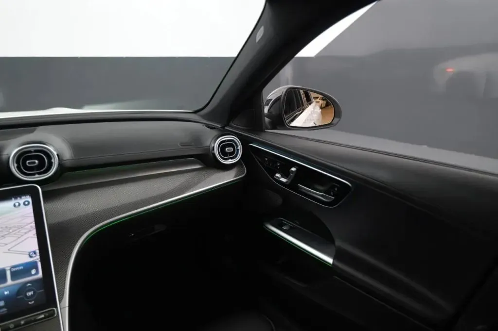 Mercedes-Benz C-Class photo 32