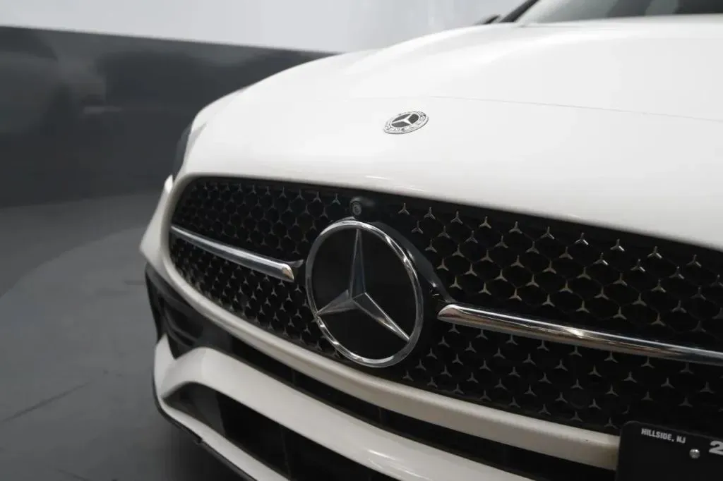 Mercedes-Benz C-Class photo 9