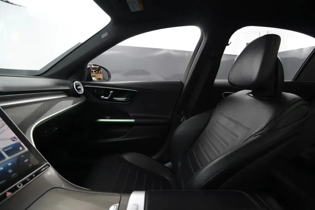 Mercedes-Benz C-Class photo 27