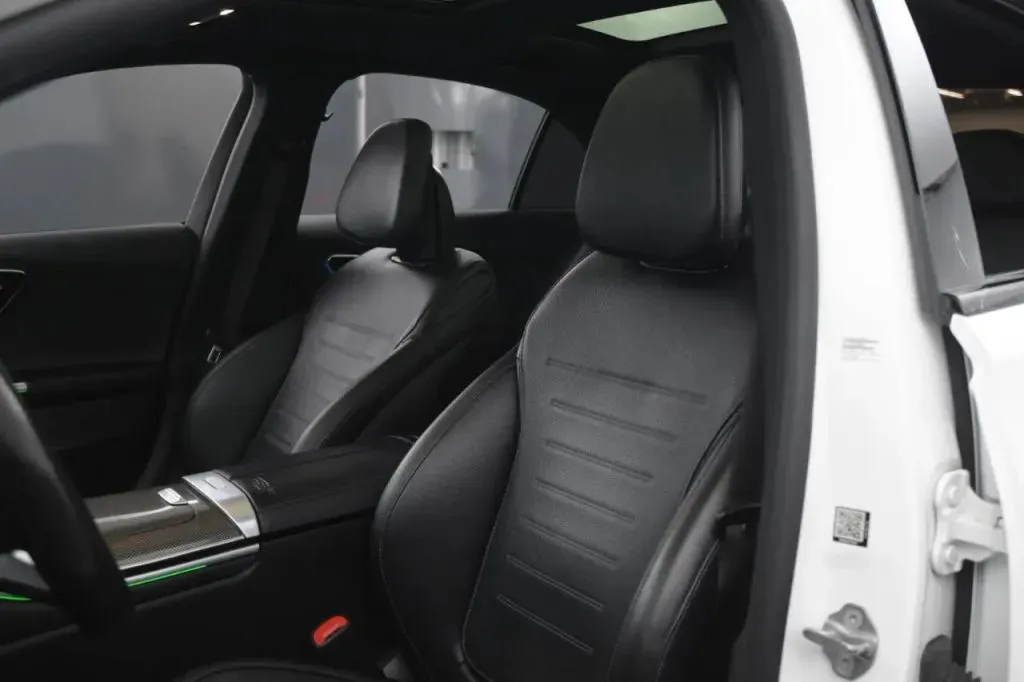 Mercedes-Benz C-Class photo 39