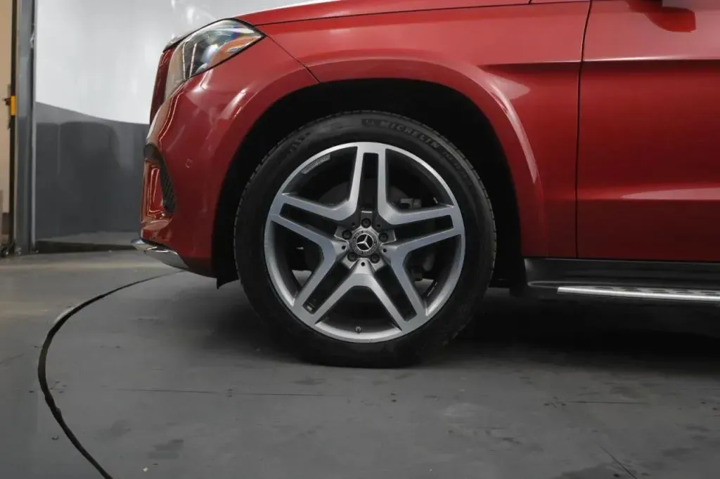 Mercedes-Benz GLS photo 11
