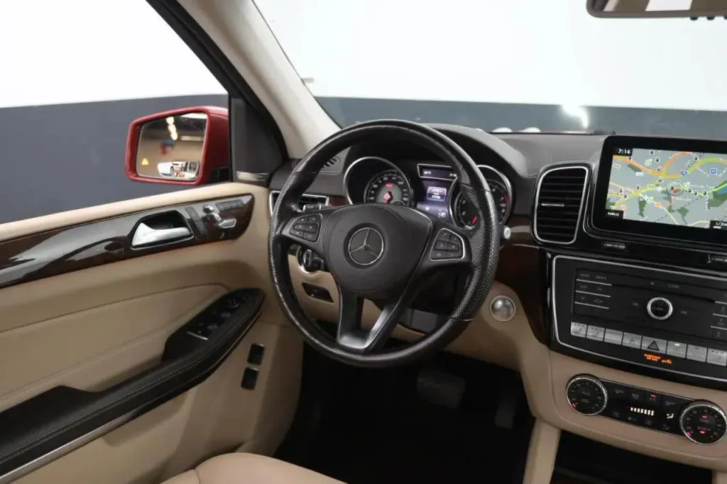 Mercedes-Benz GLS photo 38